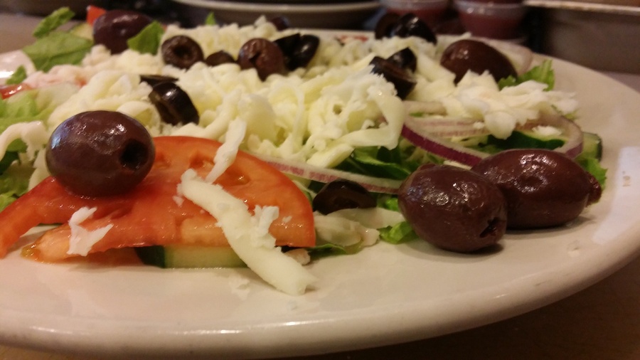 Garden salad with mozzarella cheese